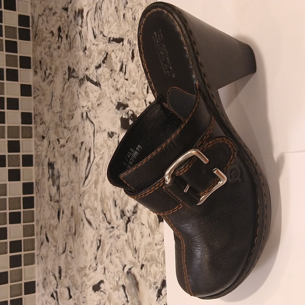 *Excellent Used Condition* Born Clogs With Buckle… - image 3